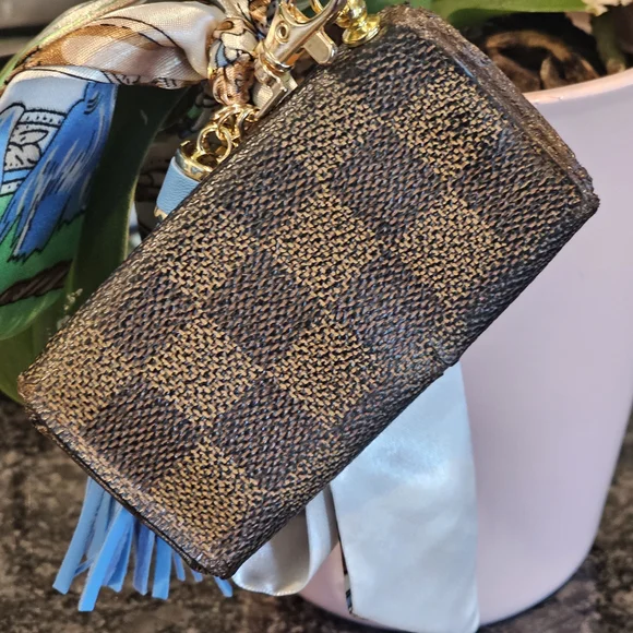 Louis Vuitton Damier Ebene 4 Key Case Holder W/Twilly, Charms, & Wristlet Added - Picture 5 of 17
